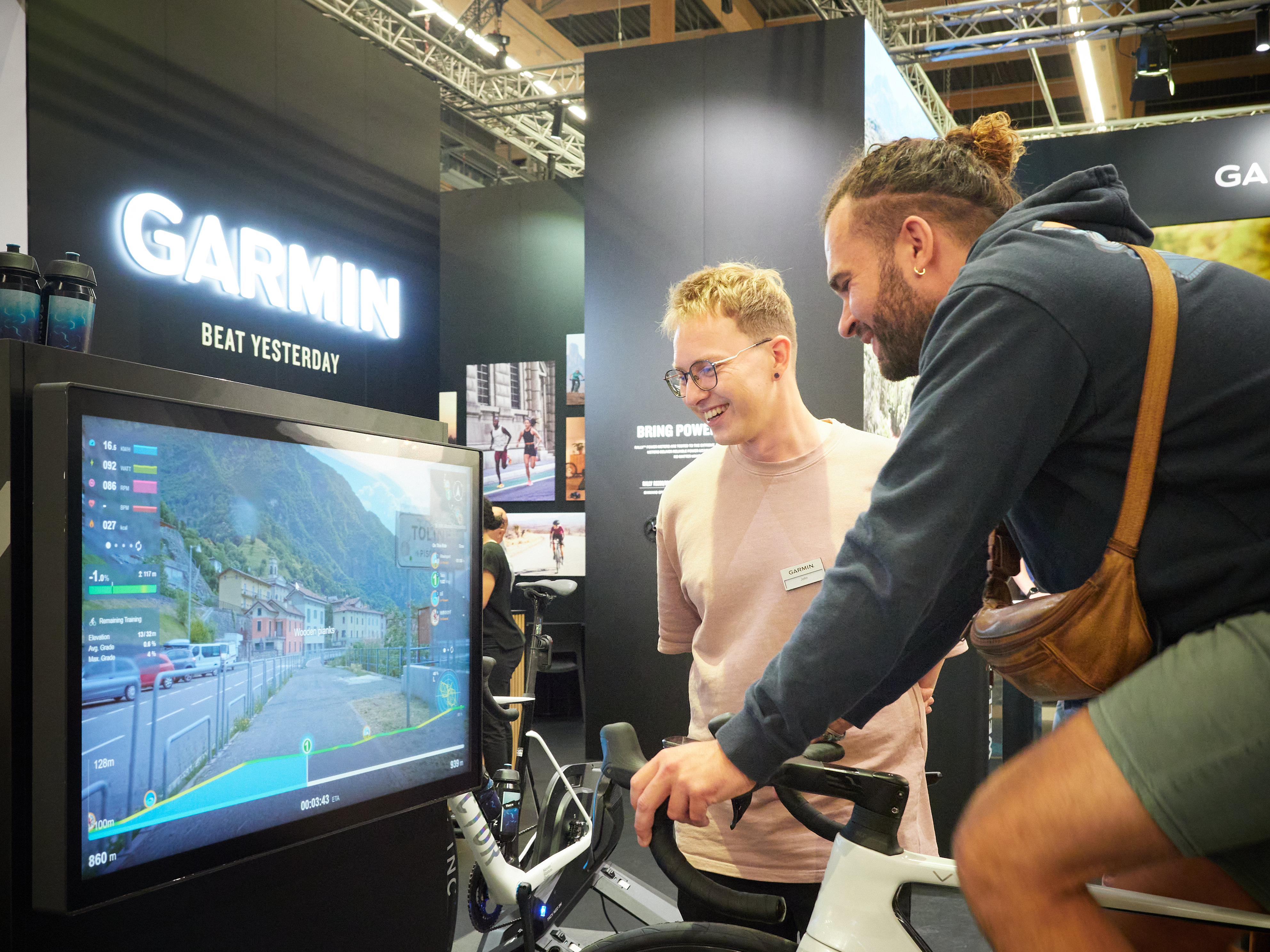 Halle 11.1, Garmin: Zu Hause trainieren, auch wenn das Wetter schlecht ist - mit der E-Cycling-Lösung TaxC von Garmin