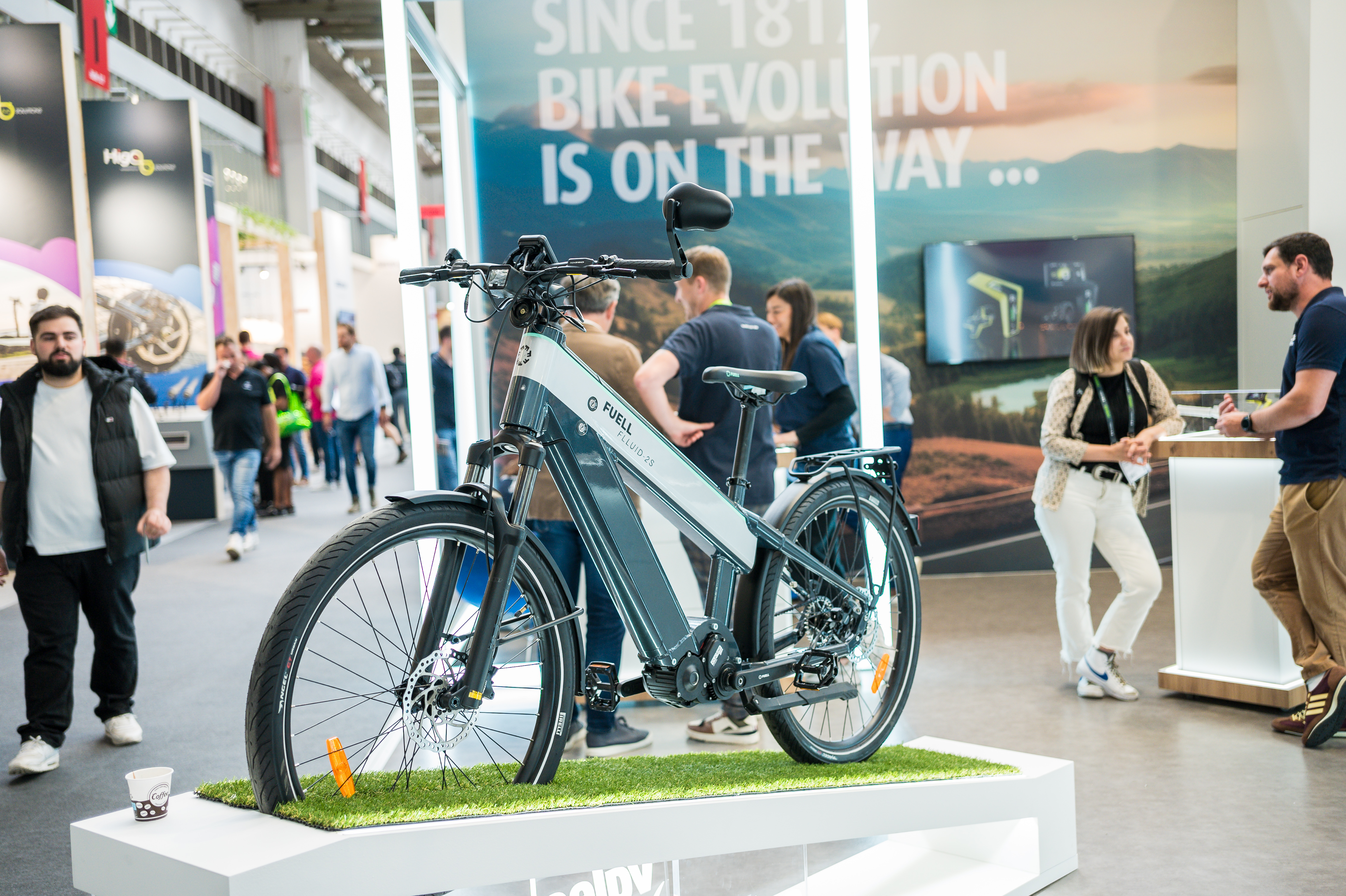 Halle 8: Fluid Bikes